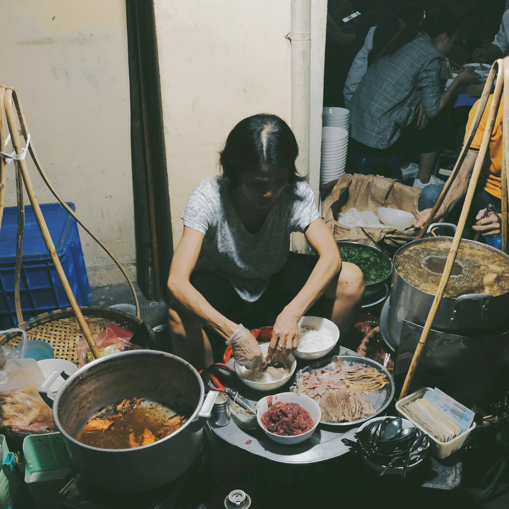Pho Ganh is sold at a “mobile” shop, with simple eateries